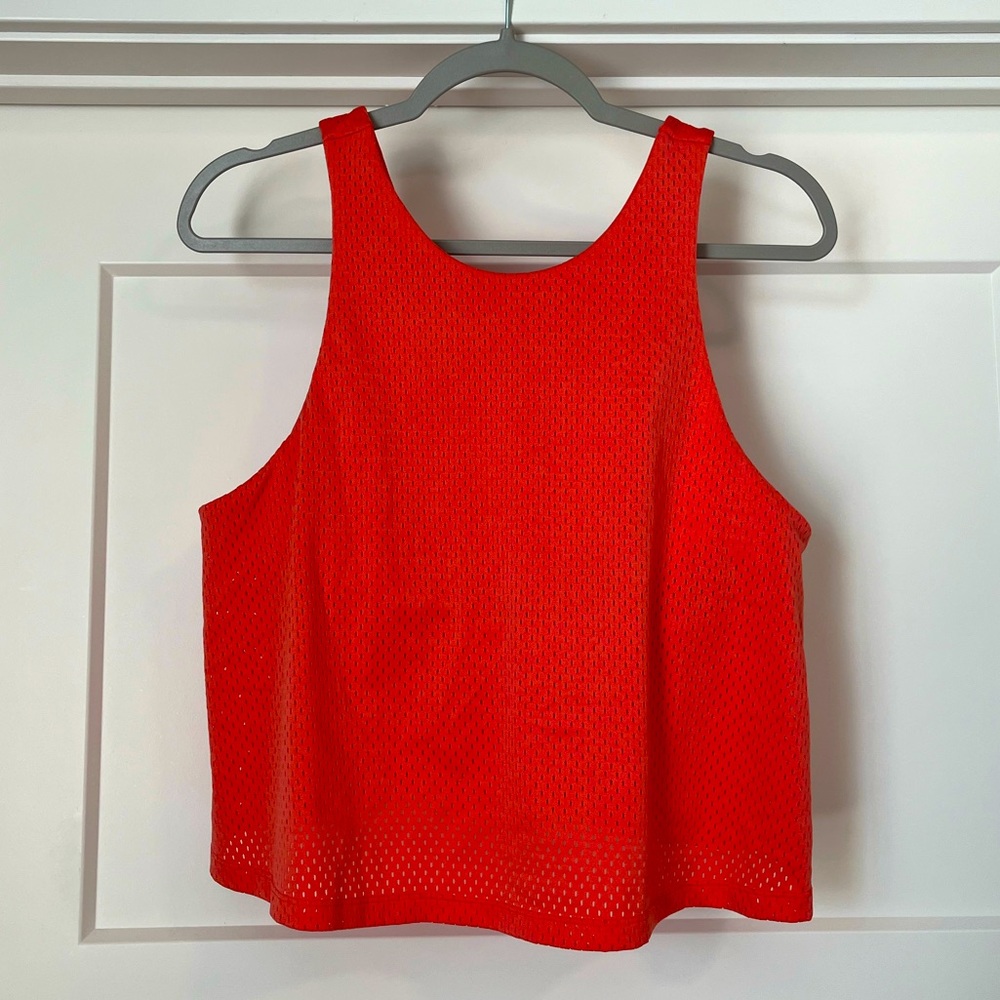 Lucy sports bra top